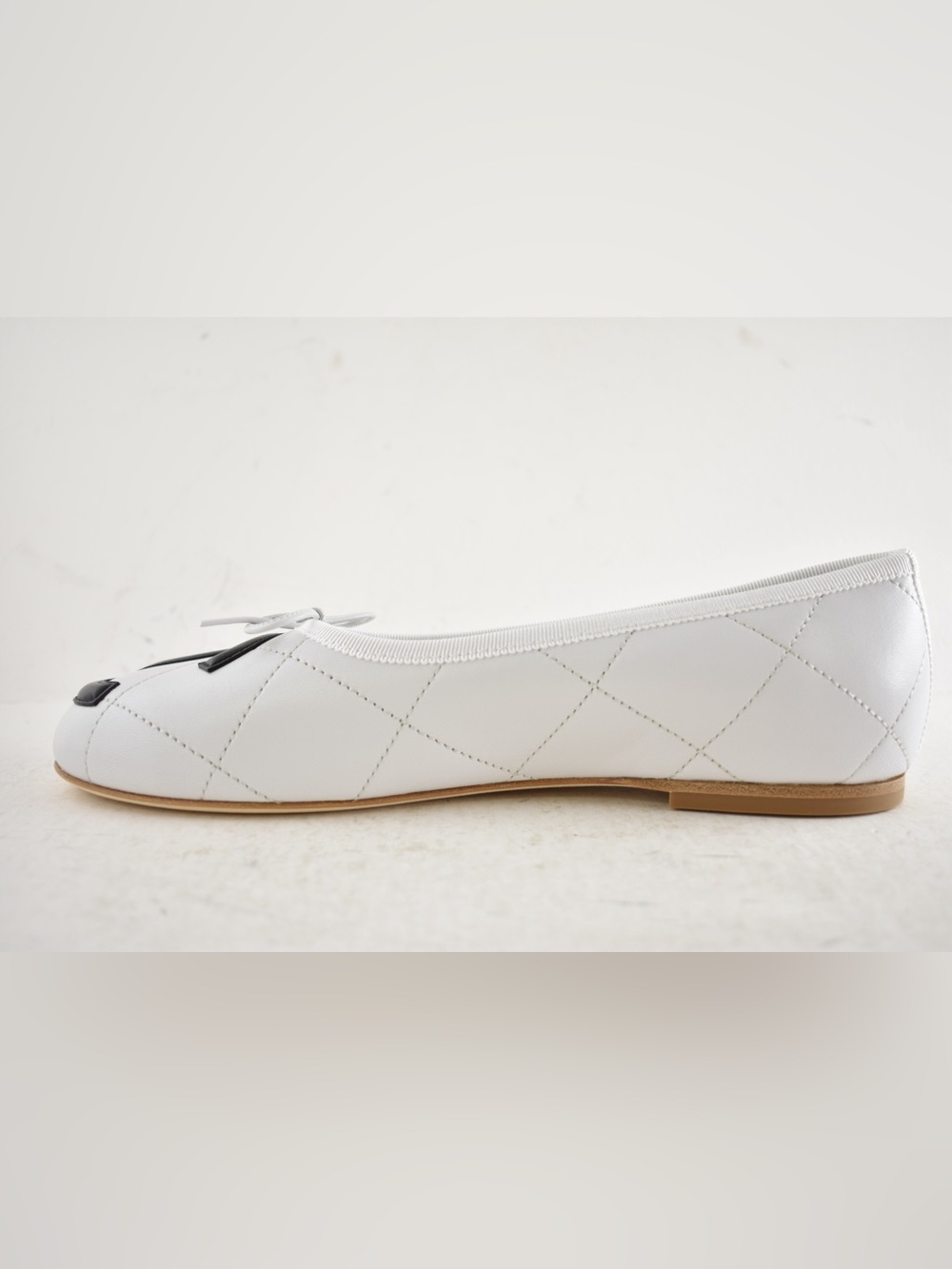 Chanel 26M Coco Beach Cambon White Black CC XL Logo Ballet Ballerina Flat 38 - Picture 13 of 15